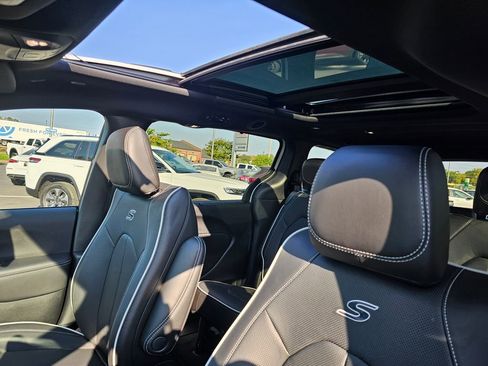 New 2026 Chrysler Pacifica Limited w/ S Appearance Package image 26