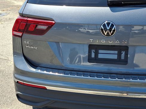 Used 2024 Volkswagen Tiguan SE AWD/4WD image 17