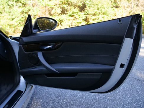 Used 2011 BMW Z4 sDrive30i image 29