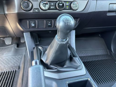 Used 2017 Toyota Tacoma TRD Sport w/ Premium & Technology Package AWD/4WD image 15