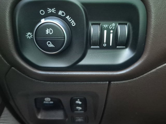 Used 2025 RAM 1500 Limited AWD/4WD image 35