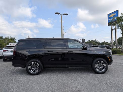 Certified 2025 Chevrolet Suburban Z71 AWD/4WD image 2