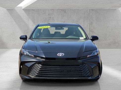 Used 2025 Toyota Camry LE image 2