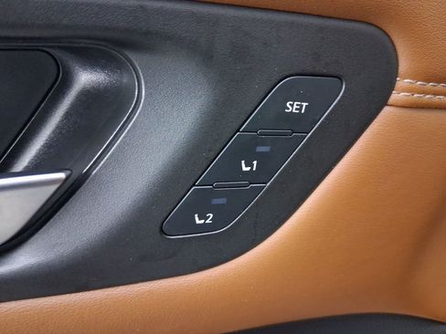 Used 2024 Nissan Pathfinder Platinum image 12