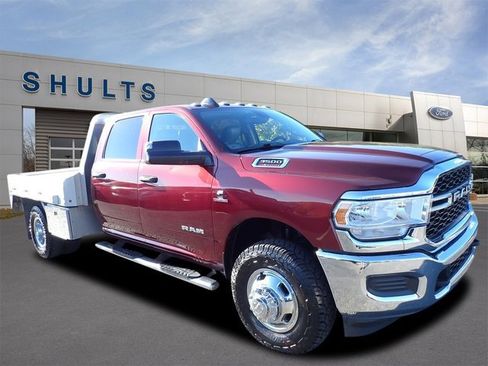 Used 2020 RAM 3500 Tradesman w/ Chrome Appearance Group image 3