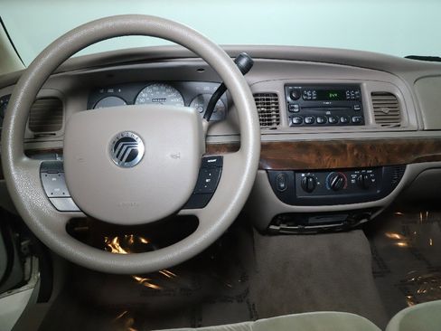Used 2005 Mercury Grand Marquis GS image 35