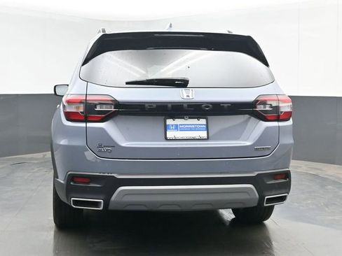 Used 2025 Honda Pilot Touring image 9