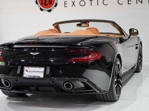 Used 2017 Aston Martin Vanquish Volante RWD image 40