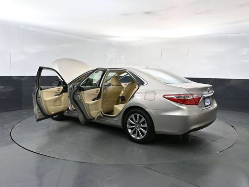 Used 2016 Toyota Camry XLE w/ Moonroof Package FWD image 28