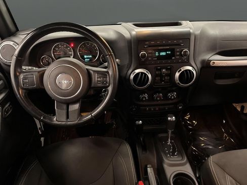 Used 2016 Jeep Wrangler Unlimited Rubicon image 5