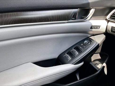 Used 2018 Honda Accord Touring image 36