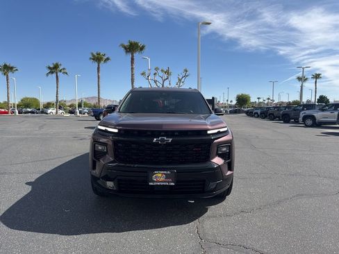 Used 2024 Chevrolet Traverse RS FWD image 3