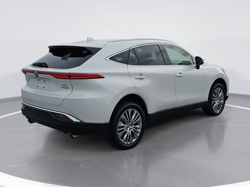 Used 2021 Toyota Venza XLE w/ Softex Package image 3