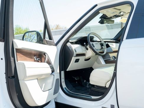 New 2025 Land Rover Range Rover Autobiography image 10