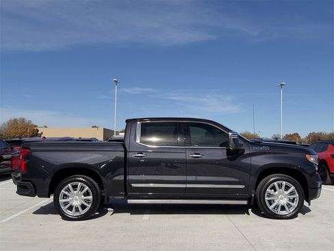 Certified 2024 Chevrolet Silverado 1500 High Country w/ High Country Premium Package image 3