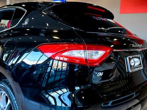 Used 2020 Maserati Levante image 12