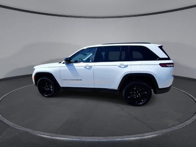 Used 2023 Jeep Grand Cherokee Limited w/ Black Appearance Package AWD/4WD image 5
