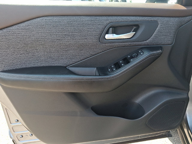 Used 2021 Nissan Rogue SV FWD image 12