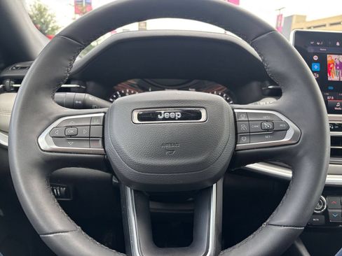 Used 2025 Jeep Compass Limited AWD/4WD image 29