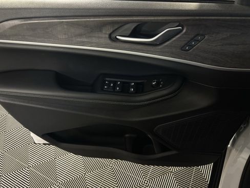 Used 2023 Jeep Grand Cherokee Limited image 26