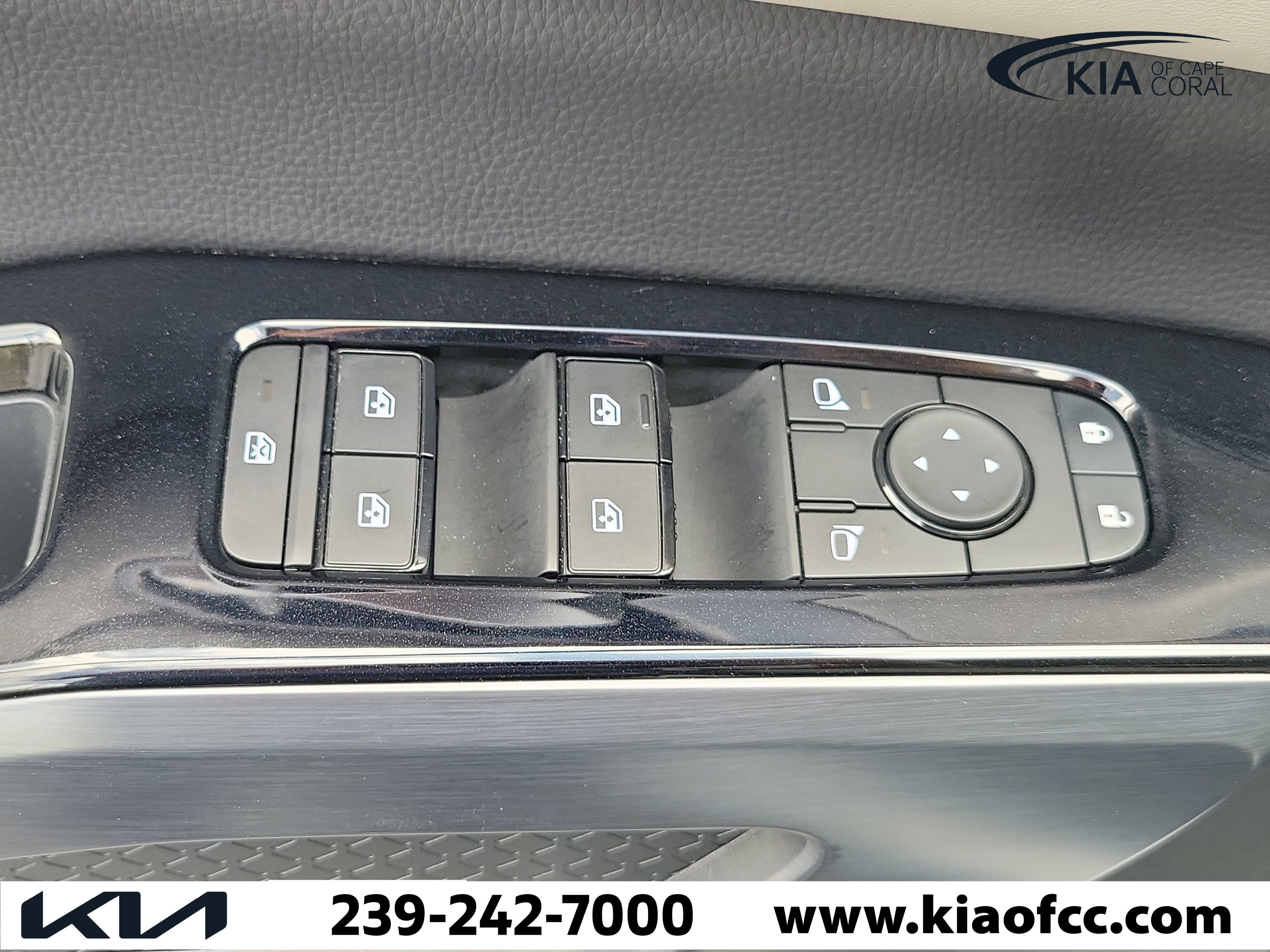Used 2025 Nissan Pathfinder SL w/ Black Appearance Package FWD image 26