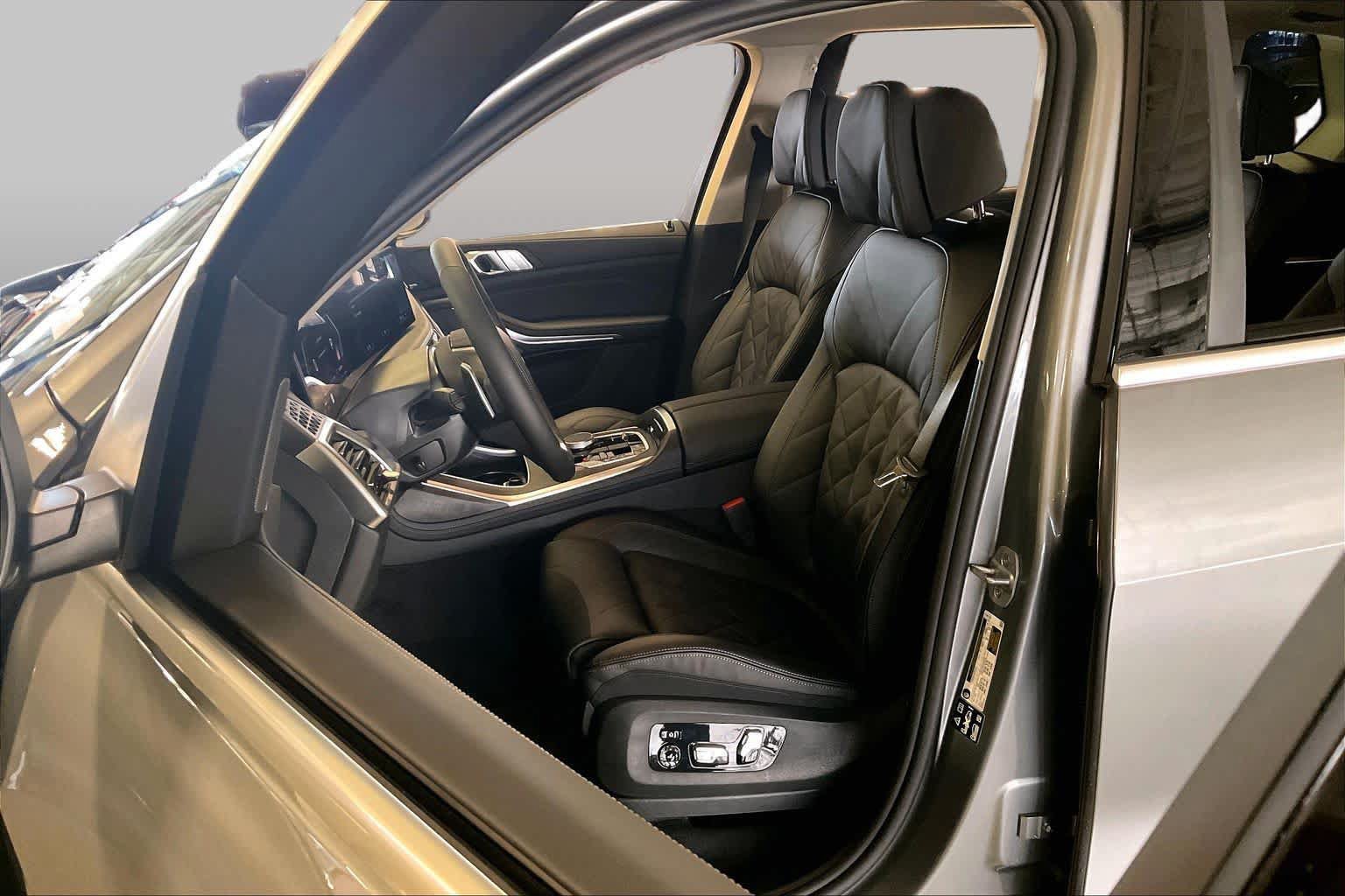 Used 2026 BMW X7 xDrive40i w/ Premium Package AWD/4WD image 6