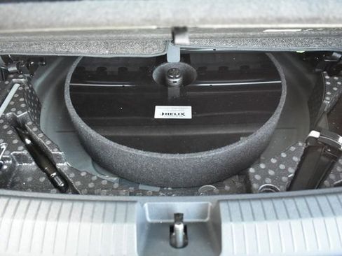Used 2022 Volkswagen Tiguan SE R-Line FWD image 37