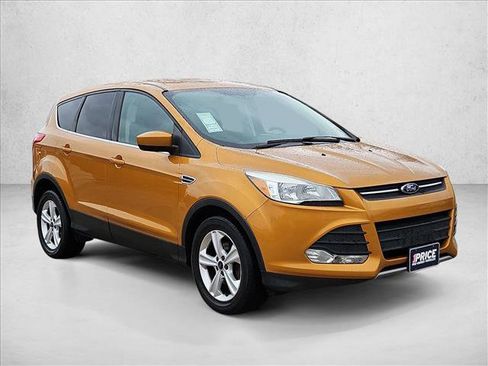 Used 2016 Ford Escape SE image 3