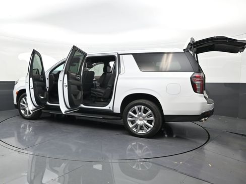 Used 2022 Chevrolet Suburban High Country RWD image 32