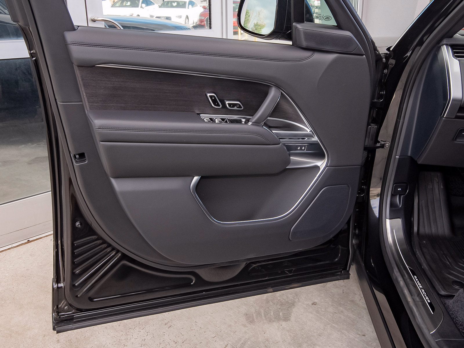 New 2026 Land Rover Range Rover SE AWD/4WD image 31