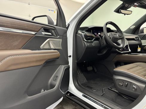 New 2027 GMC Acadia Denali Ultimate w/ LPO, Floor Liner Package AWD/4WD image 20
