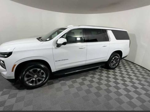 New 2026 Chevrolet Suburban LT w/ Comfort Package image 9