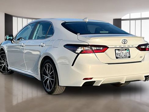 Used 2022 Toyota Camry SE FWD image 4