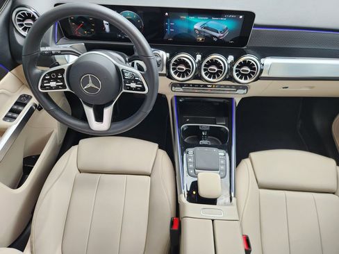 Used 2021 Mercedes-Benz GLB 250 image 26