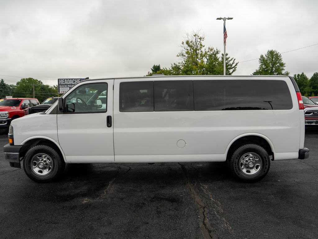 Used 2018 Chevrolet Express 3500 LT w/ LT Preferred Equipment Group RWD image 4