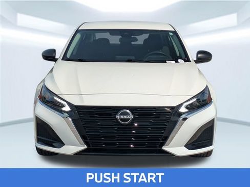 Used 2025 Nissan Altima 2.5 SV FWD image 11