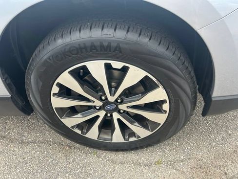 Used 2017 Subaru Outback 2.5i Limited AWD/4WD image 2