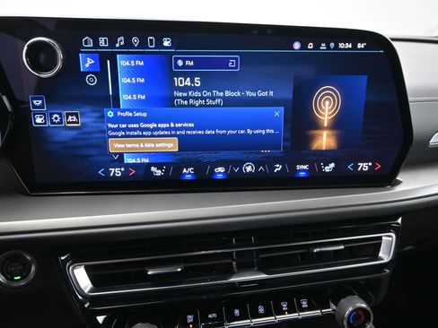 Used 2025 Chevrolet Traverse LT image 15