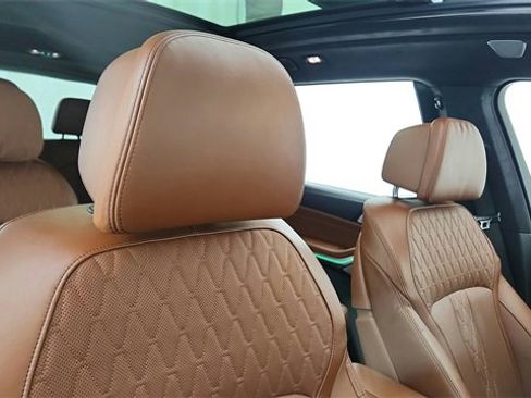 Used 2025 BMW X7 M60i image 45
