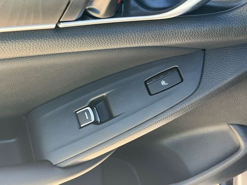 Used 2022 Honda Accord Touring image 18