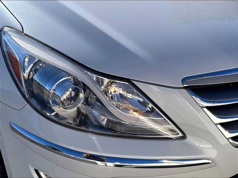 Used 2012 Hyundai Genesis 3.8 w/ Premium Pkg RWD image 26