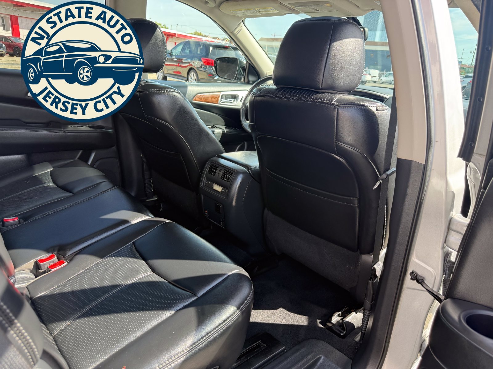 Used 2017 Nissan Pathfinder Platinum w/ Cargo Package AWD/4WD image 17
