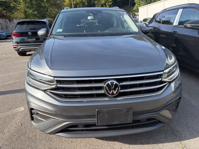 Used 2023 Volkswagen Tiguan SE w/ Panoramic Sunroof Package AWD/4WD image 7