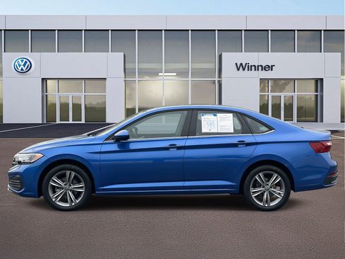 Used 2024 Volkswagen Jetta SE w/ Panoramic Sunroof Package image 2