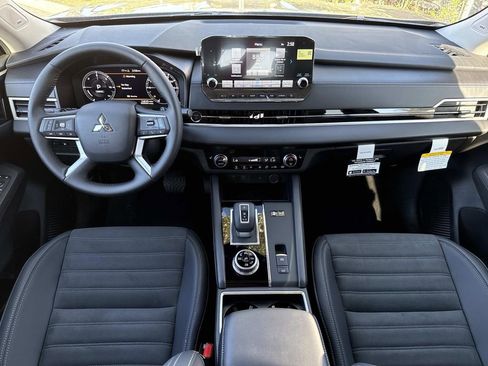 New 2025 Mitsubishi Outlander SE AWD/4WD image 17