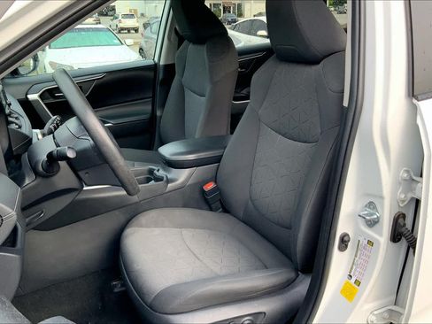 Used 2021 Toyota RAV4 XLE FWD image 8