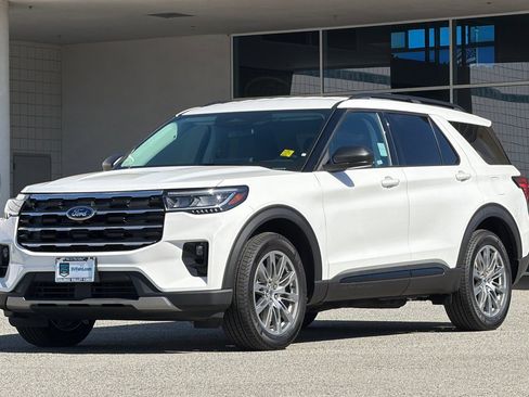 Used 2026 Ford Explorer Active w/ Active Comfort Package AWD/4WD image 8