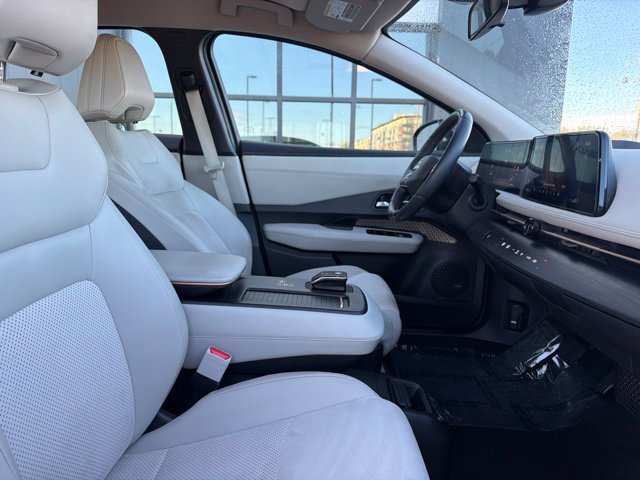 Used 2023 Nissan Ariya AWD image 10