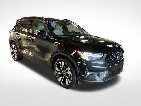 Certified 2023 Volvo XC40 B5 Plus w/ Protection Package Premier AWD/4WD image 8