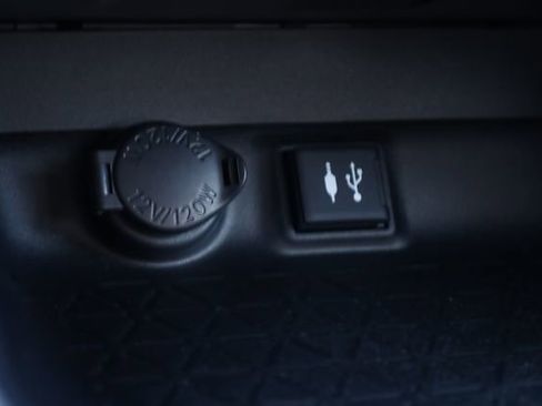 Used 2019 Toyota RAV4 LE image 21